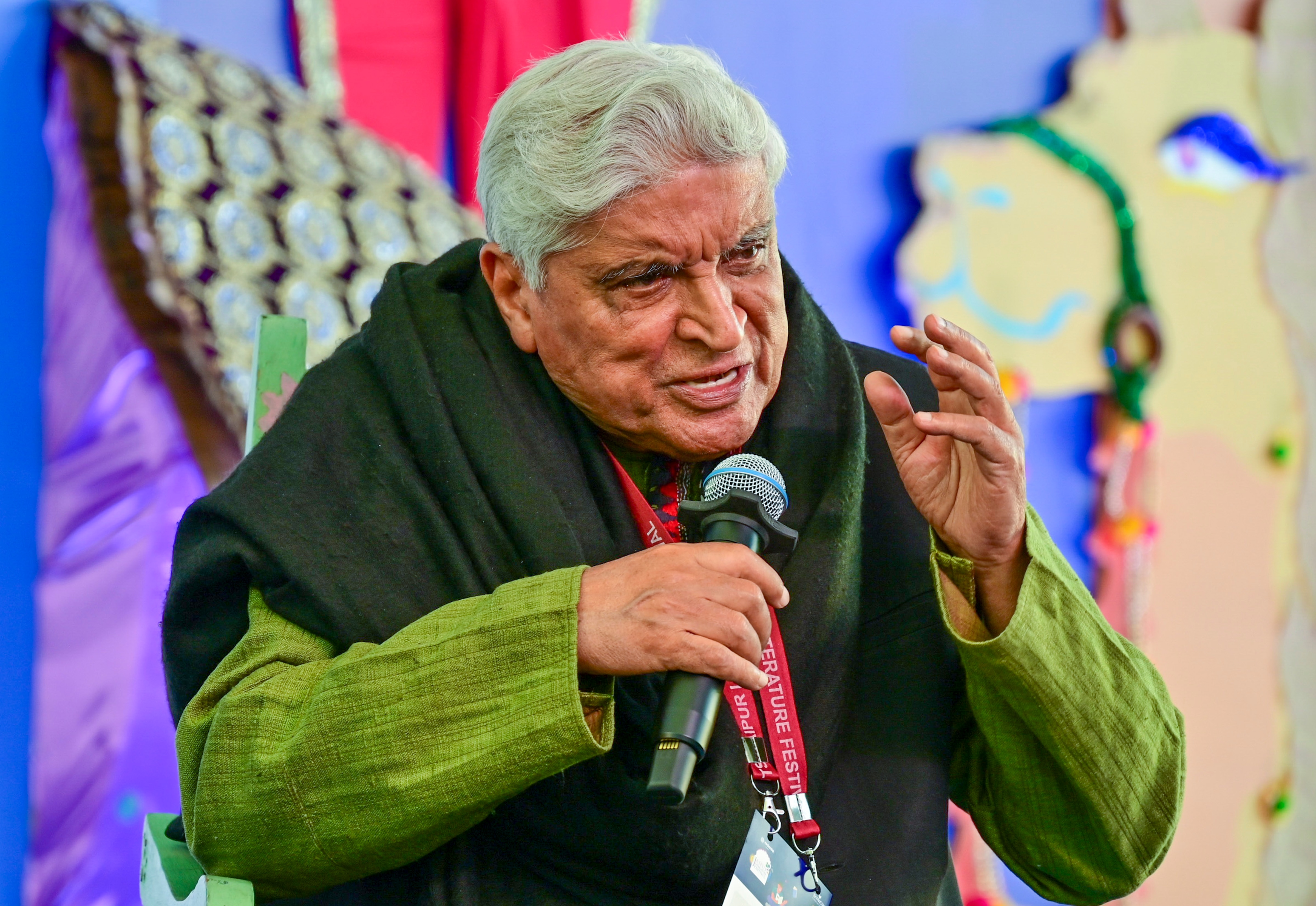 उन्होंने कई सॉन्ग और शायरी लिखी 