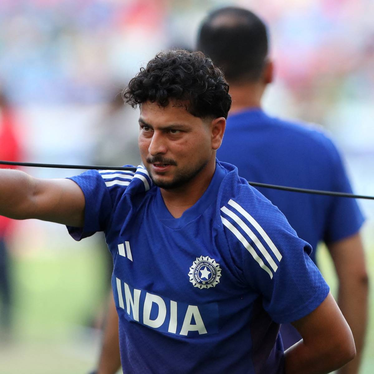 নিউজিল্যান্ডের বিরুদ্ধে ঘরের মাঠে টি২০ সিরিজেও দারুণ বল করেছিলেন কুলদীপ। তাই ফাইনালে তাঁকে সুযোগ দেওয়া হতে পারে বলে মনে করা হচ্ছে।