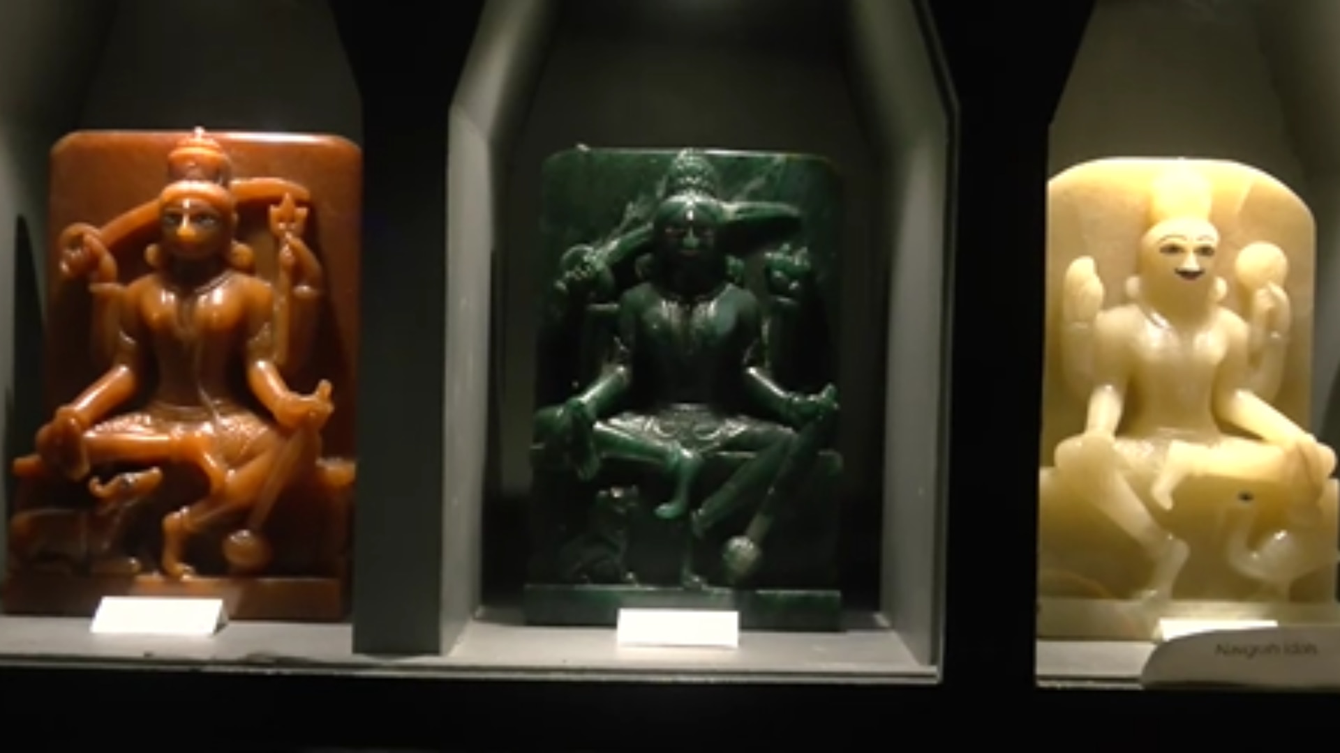 नवग्रहों को स्टोन के जरिए दर्शाया गया