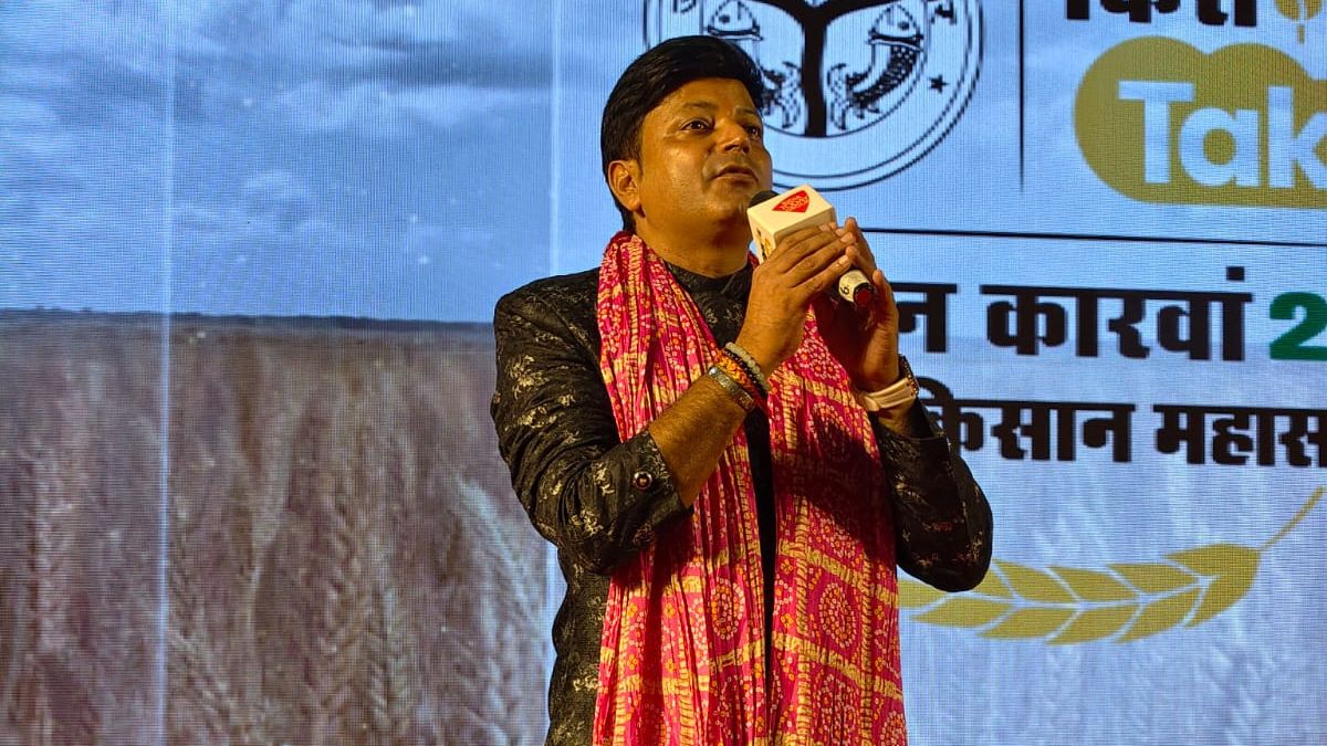 लोकगीत और जादू से किसानों का हुआ मनोरंजन