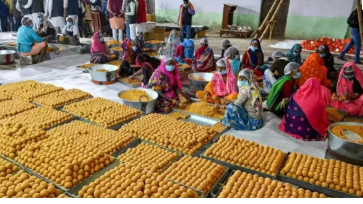 उद्घाटन के मौके पर बनाए गए 'लड्डू' 