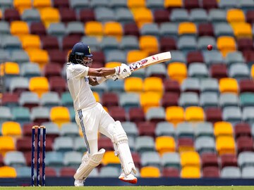 गाबा के मैदान में शॉट खेलते केएल राहुल गाबा के मैदान में शॉट खेलते केएल राहुल