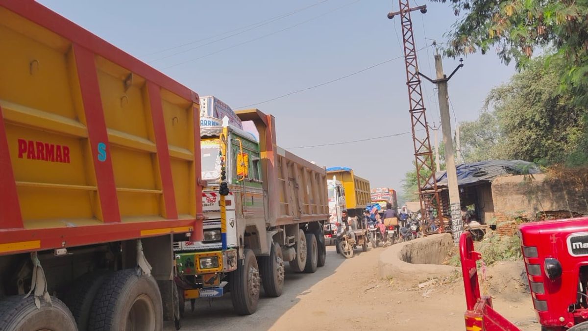 बाईपास पर सिलावट रोड पर लगा जाम