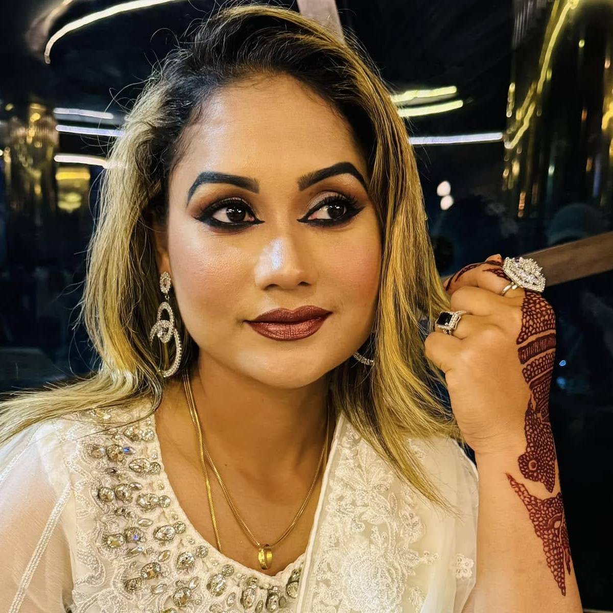 তবে যে অভিযোগ জাহানারা করেছেন, তা যদি সত্যি হয় তবে তা মারাত্মক। কারণ, প্রতিবেশি দেশ ভারত যখন বিশ্বকাপ জেতার সেলিব্রেশন করছে তখনই বাংলাদেশের এই ক্রিকেটারের অভিযোগে তোলপাড় ক্রিকেট দুনিয়া। তবে যে অভিযোগ জাহানারা করেছেন, তা যদি সত্যি হয় তবে তা মারাত্মক। কারণ, প্রতিবেশি দেশ ভারত যখন বিশ্বকাপ জেতার সেলিব্রেশন করছে তখনই বাংলাদেশের এই ক্রিকেটারের অভিযোগে তোলপাড় ক্রিকেট দুনিয়া।