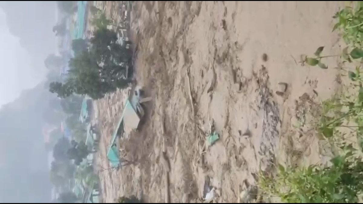 भूस्खलन से सड़कें बंद, यात्रा से बचने की अपील