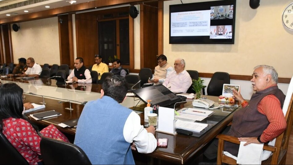 Air Pollution : यूपी में पराली या पत्ती जलाई तो किसानों पर लगेगा जुर्माना, नहीं मिलेगी गन्ना खरीद की पर्ची  Air Pollution : यूपी में पराली या पत्ती जलाई तो किसानों पर लगेगा जुर्माना, नहीं मिलेगी गन्ना खरीद की पर्ची