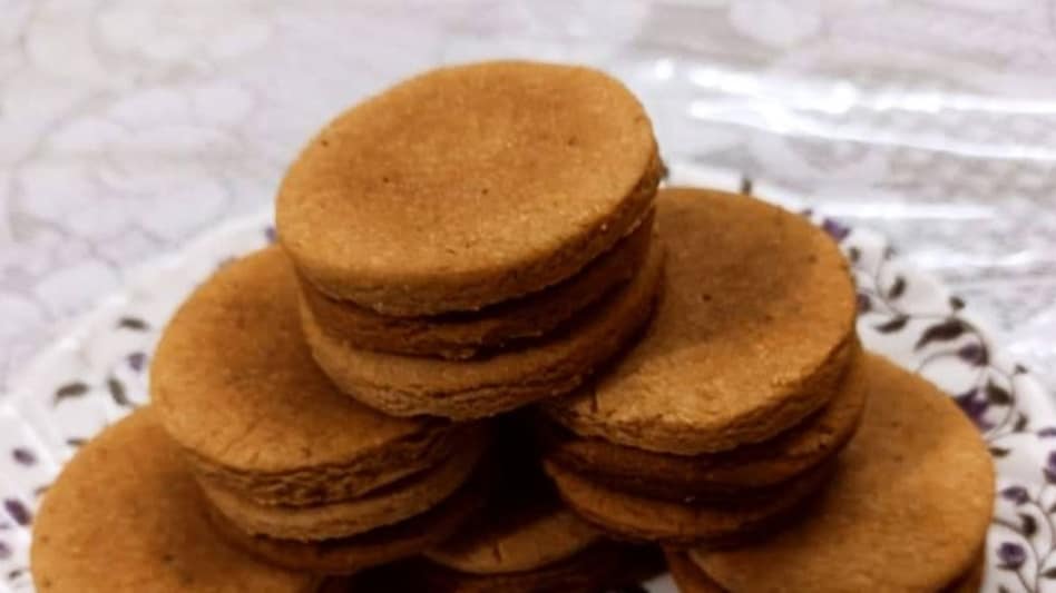 Millet Recipes: घर पर ऐसे बनाएं रागी बिस्कुट, स्वाद के साथ सेहत की भी रहेगी मौज Millet Recipes: घर पर ऐसे बनाएं रागी बिस्कुट, स्वाद के साथ सेहत की भी रहेगी मौज