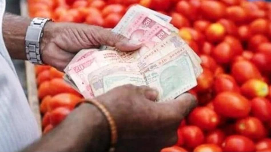 फिर से लाल हुआ टमाटर, बढ़ती कीमतों ने बिगाड़ा किचन का बजट, जानें मार्केट का ताजा रेट फिर से लाल हुआ टमाटर, बढ़ती कीमतों ने बिगाड़ा किचन का बजट, जानें मार्केट का ताजा रेट