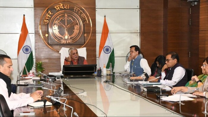 यूपी के मुख्य सचिव ने सूबे के गांवों में चल रहे ड्रोन सर्वे के काम की समीक्षा की