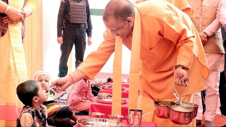 UP News: सीएम योगी ने किया 'Hot Cooked Food' का शुभारंभ, अब बच्चों को मिलेगा भोजन के रूप में 70 ग्राम खाद्यान्न UP News: सीएम योगी ने किया 'Hot Cooked Food' का शुभारंभ, अब बच्चों को मिलेगा भोजन के रूप में 70 ग्राम खाद्यान्न