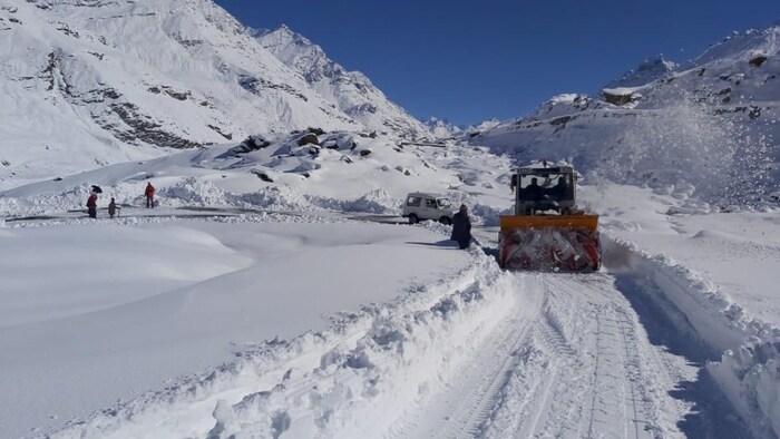 Cold wave grips Himachal Pradesh, roads closed after snowfall
