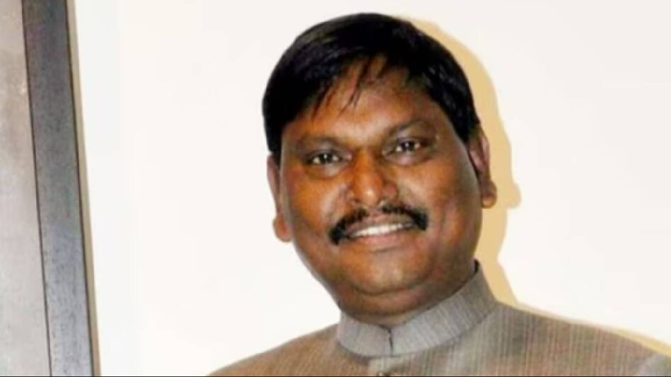 नरेंद्र सिंह तोमर की जगह नए कृषि मंत्री का ऐलान, अर्जुन मुंडा केंद्र सरकार में संभालेंगे नई जिम्मेदारी नरेंद्र सिंह तोमर की जगह नए कृषि मंत्री का ऐलान, अर्जुन मुंडा केंद्र सरकार में संभालेंगे नई जिम्मेदारी