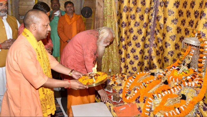 टेराकोटा फाइन क्ले म्यूरल से सजेगी अयोध्या की दीवारें (Photo-Kisan Tak)