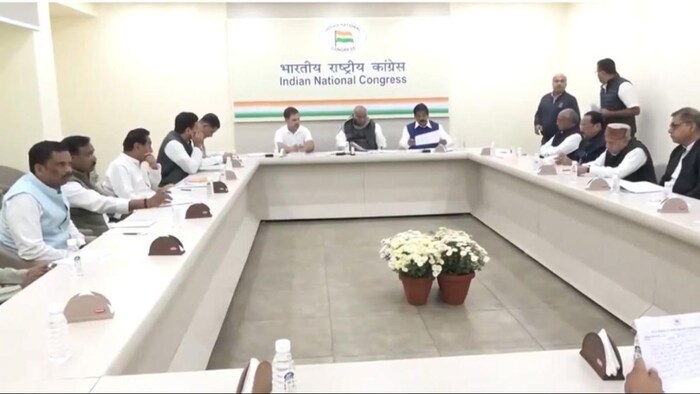 एमपी में हार के कारणों की कांग्रेस ने की समीक्षा, पीसीसी अध्यक्ष कमलनाथ ने ईवीएम को दोषी बताया