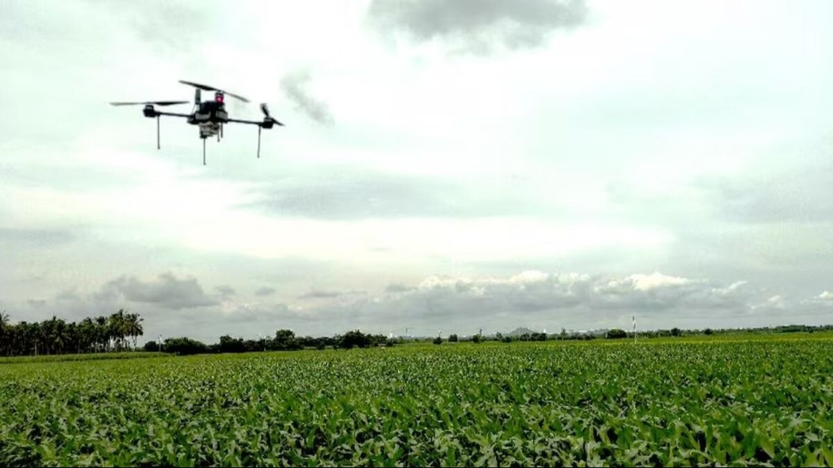 सरकार का गजब का प्लान, 100 रुपये खर्च कर अब किसान करवा सकेंगे ड्रोन से नैनो यूरिया का छिड़काव