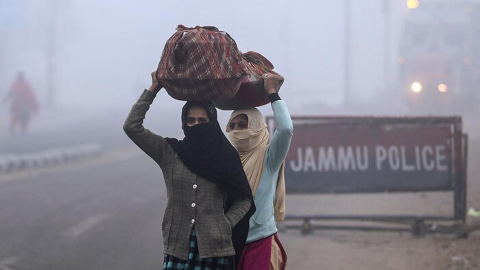 North India grips under coldwave, dense fog delays flights in Delhi