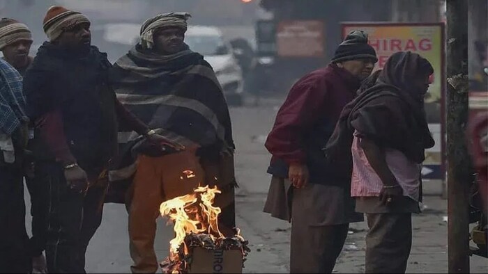 दिल्ली में हाड़ कंपाने वाली ठंड, आने वाले दिनों में 5 डिग्री तक गिरेगा पारा!