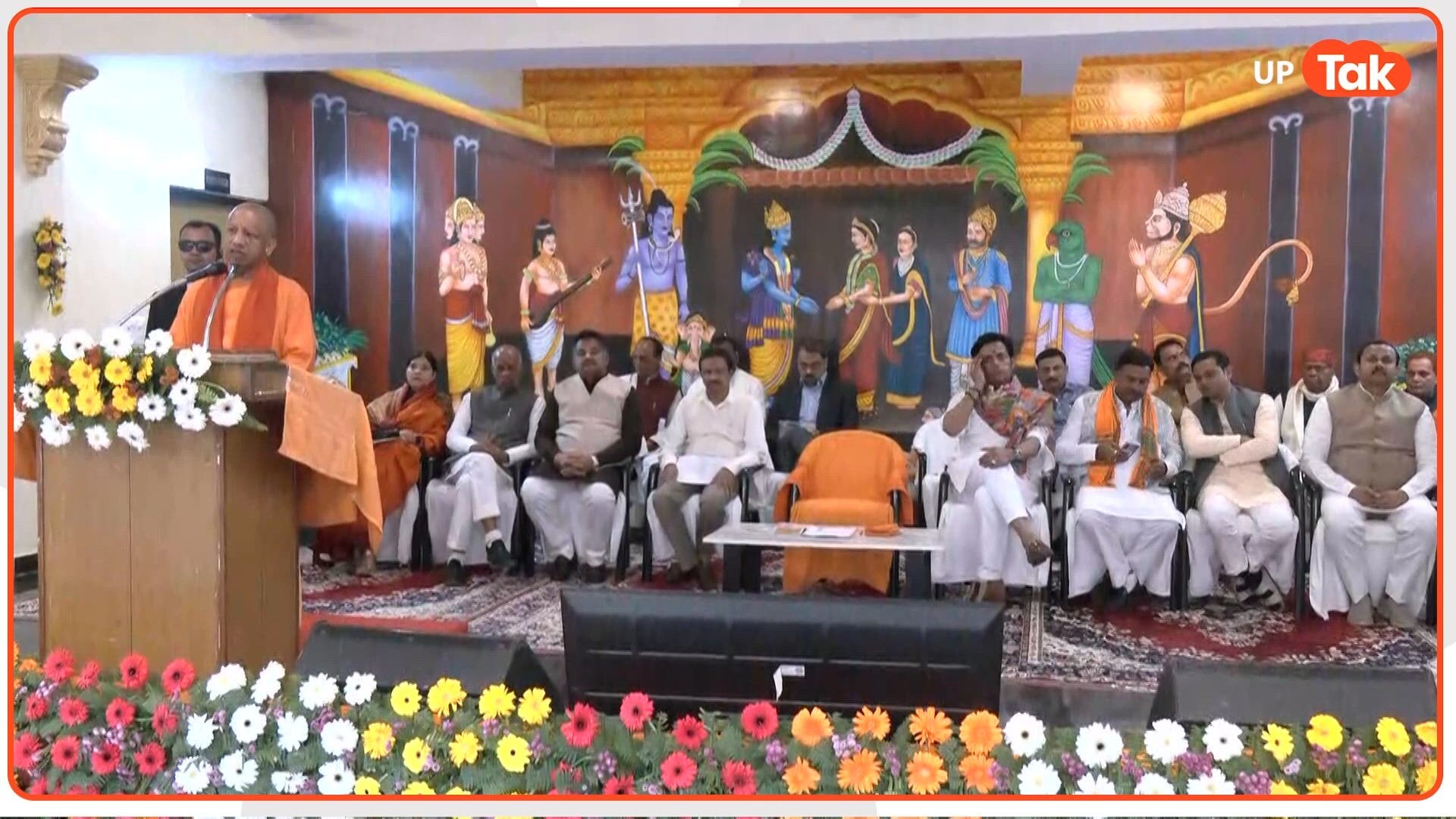 गोरखपुर में सीएम योगी ने खींचा विकास का नया खाका, इन बातों पर दिया जोर