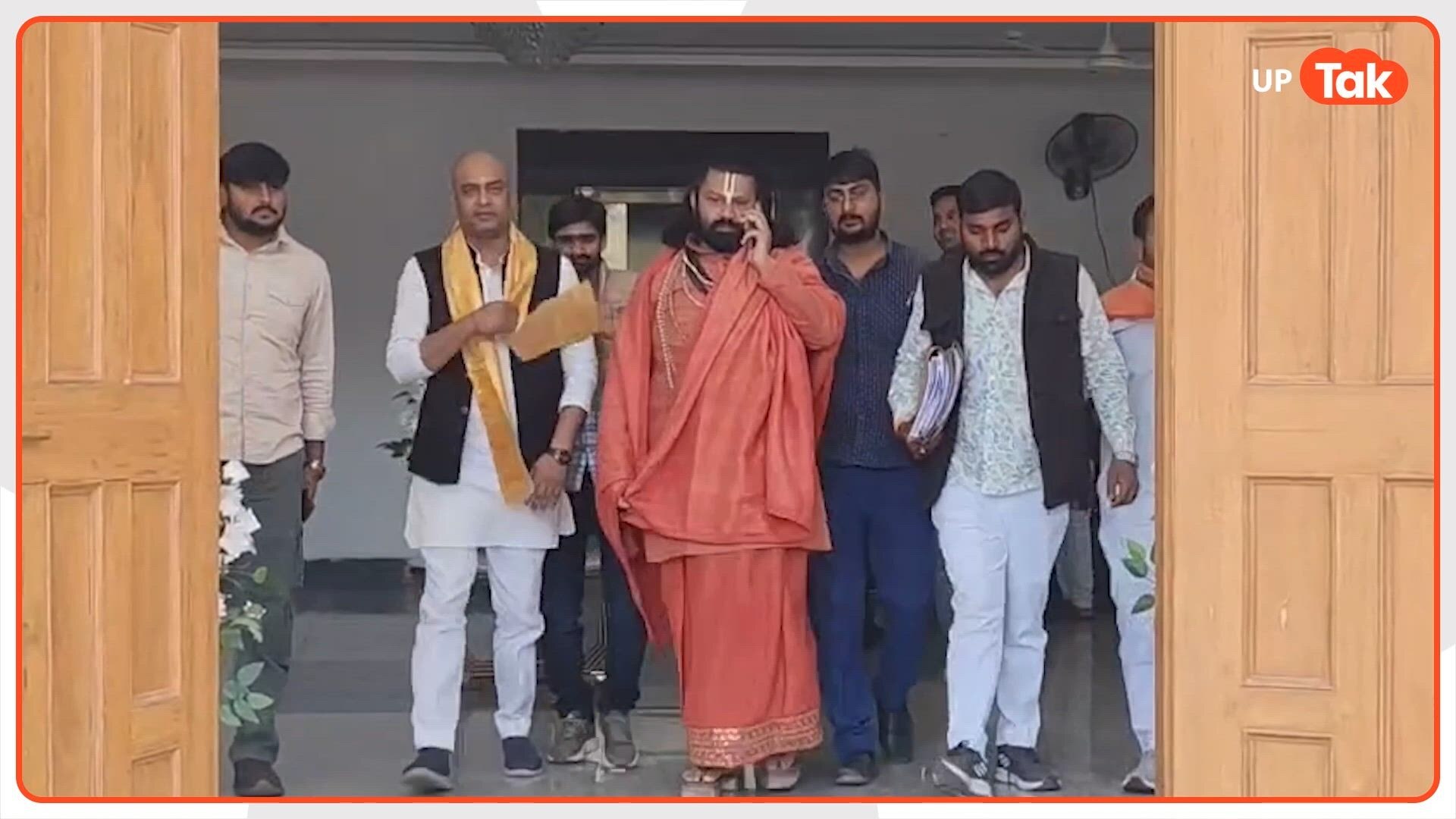 मारने की धमकी देते थे और...शंकराचार्य अविमुक्तेश्वरानंद केस में पीड़ित बटुक ने कैमरे पर रोते हुए ये सब कह दिया