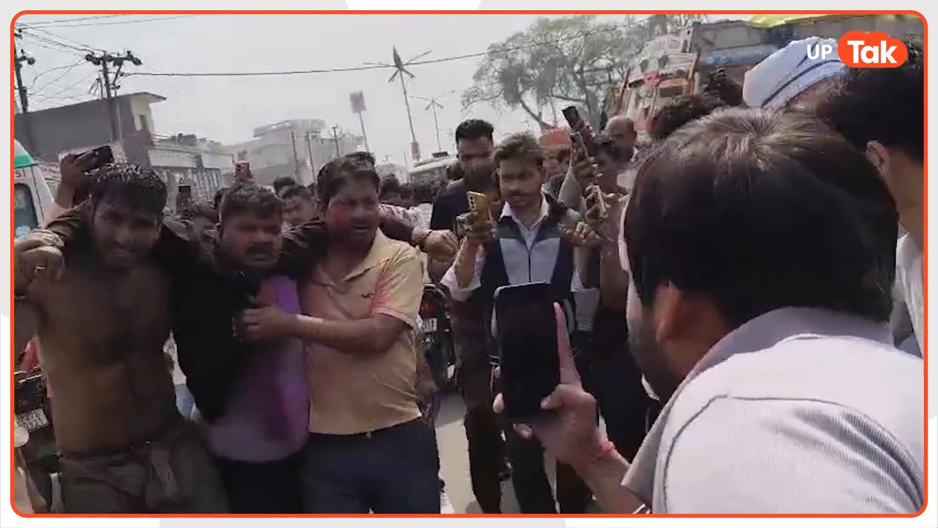  नशे में धुत दरोगा योगेश शर्मा ने सड़क पर कार दौड़ाकर मार दी कई लोगों को टक्कर, मच गया बवाल 