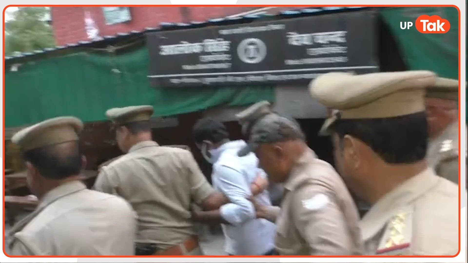 वाराणसी यूपी कॉलेज मर्डर: मंजीत चौहान गिरफ्तार, लेकिन कहां है 'अनुज फायर'?