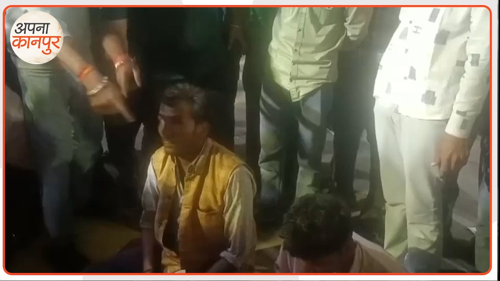 कानपुर तपेश्वरी माता मंदिर विवाद: बजरंग दल ने मुस्लिम दुकानदारों को खदेड़ा