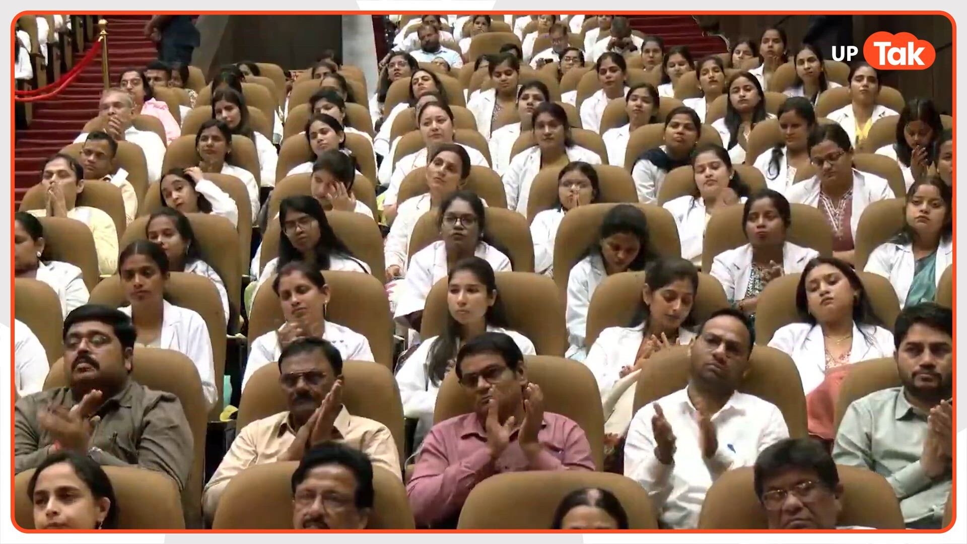 सीएम योगी बोले- 9 साल में दीं 9 लाख सरकारी नौकरियां, नर्सिंग अधिकारियों को बांटे नियुक्ति पत्र