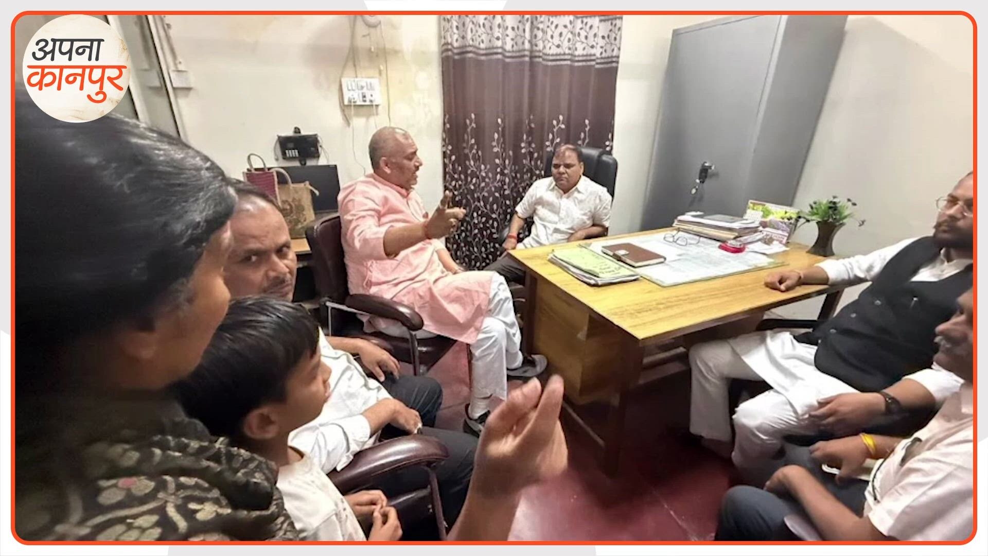 कानपुर में गरीब महिला ज्योति दीक्षित के ठेले पर चला बुलडोजर तो अधिकारियों से भिड़ गए सपा MLA अमिताभ वाजपेयी 