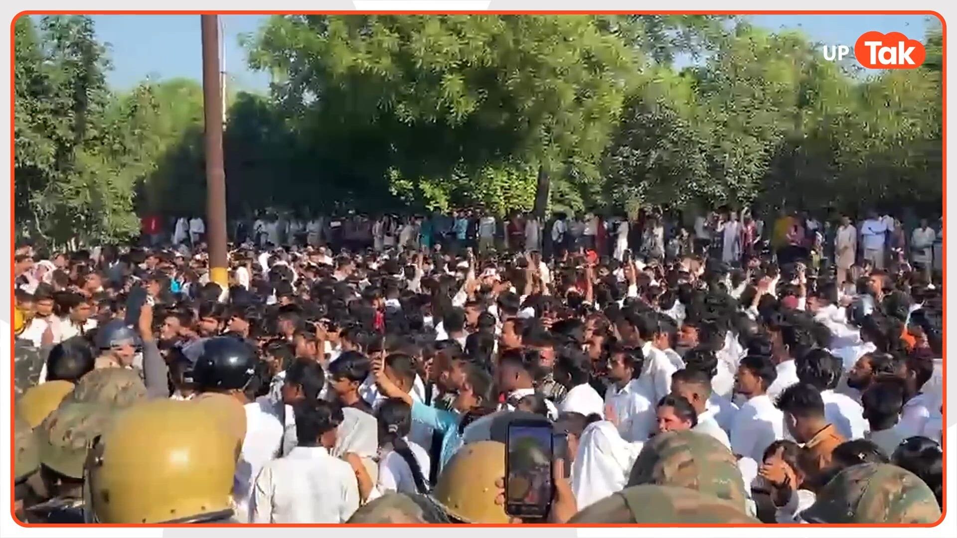 नोएडा की फैक्ट्रियों में अब नहीं मिलेगा 'ओवरटाइम', मई 2026 से लागू होगा डबल शिफ्ट सिस्टम... हजारों को मिलेगी नौकरी