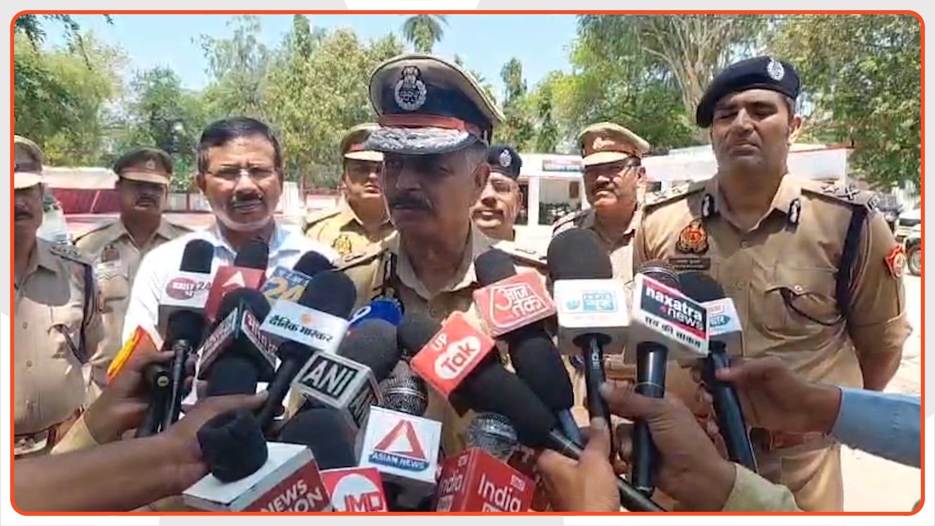 शहादत को सलाम: जालौन के चार जांबाज पुलिसकर्मियों की अंतिम विदाई, राजकीय सम्मान के साथ हुआ अंतिम संस्कार