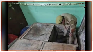 Meerut Illegal Arms Factory: कपड़ों की अलमारी के पीछे मिला 'पाताल लोक', तहखाने में चल रही थी हथियारों की फैक्ट्री, BCA छात्र समेत 4 गिरफ्तार A secret basement weapons factory found hidden under a wardrobe in Meerut