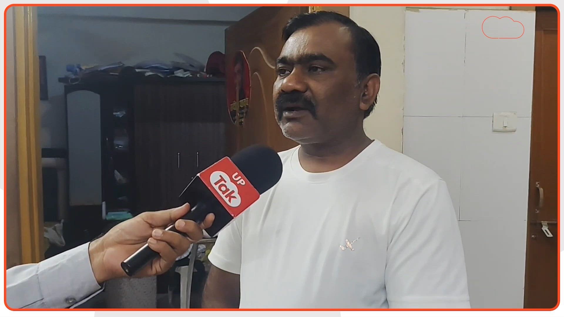 LPG Cylinder Price Hike: गैस सिलेंडर के बढ़े दामों ने बिगाड़ा रसोई का बजट... चूल्हा फूंकने को मजबूर हुए मध्यवर्गीय परिवार, सरकार से राहत की गुहार
