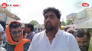 अकोटमध्ये यूरिया खतासाठी शेतकर्यांचा संघर्ष, पहाटेपासून लावल्या रांगा Mumbai Tak
