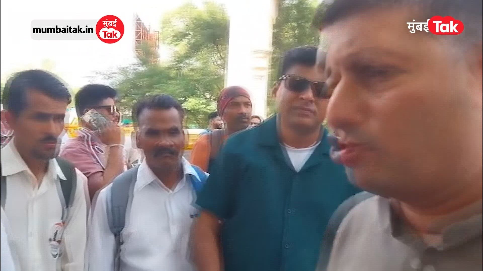 कॉक्रोच जनता पार्टीचे नागपूरमध्ये आंदोलन, विद्यार्थी आक्रमक