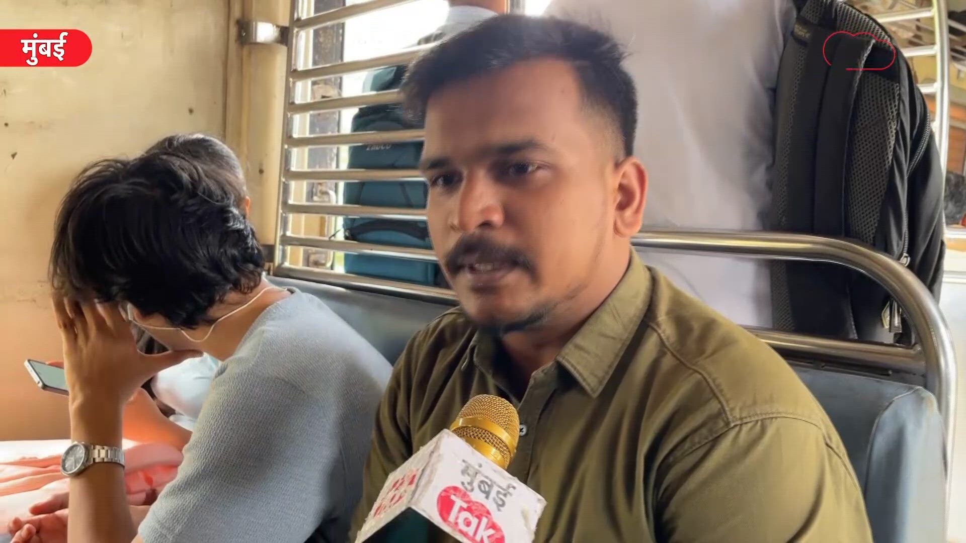 मुंबई लोकलमध्ये तरुणावर चाकू हल्ला, प्रवाशांमध्ये भीती, राग आणि संताप 