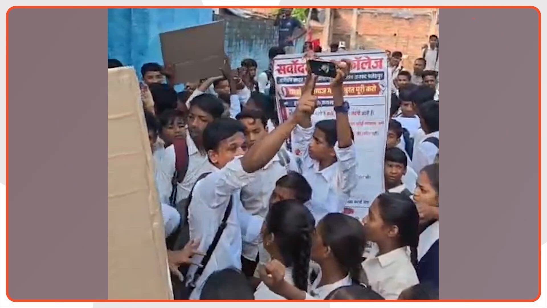  जंतर-मंतर पर Gen-Z के बाद फतेहपुर में यहां Alpha Generation प्रदर्शन कर करने लगे ये मांग