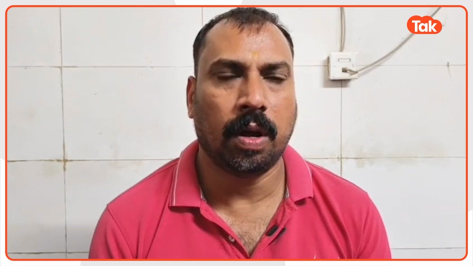  महोबा में अस्पताल के इमरजेंसी वार्ड में आपत्तिजनक हरकत करते दिखे प्रेमी-प्रेमिका, मचा बवाल