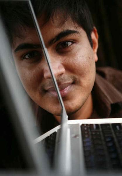 लीक तोड़कर पहचान बनाने वाले युवा | पढ़ें: युवा लीक तोड़कर पहचान बनाने वाले युवा | <a style='COLOR: #d71920' href='http://bit.ly/india-youth-survey' target='_blank'>पढ़ें: युवा