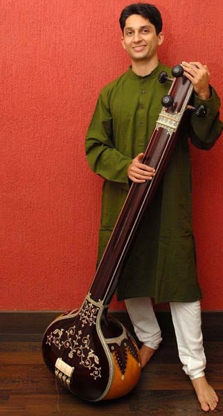 लीक तोड़कर पहचान बनाने वाले युवा | पढ़ें: युवा लीक तोड़कर पहचान बनाने वाले युवा | <a style='COLOR: #d71920' href='http://bit.ly/india-youth-survey' target='_blank'>पढ़ें: युवा