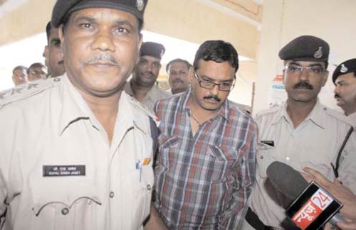 28 सितंबर 2011: देखें इंडिया टुडे का अंक | <a style='COLOR: #d71920' href='http://bit.ly/india-today' target='_blank'>पढ़ें: इंडिया