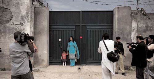 28 सितंबर 2011: देखें इंडिया टुडे का अंक | पढ़ें: इंडिया 28 सितंबर 2011: देखें इंडिया टुडे का अंक | <a style='COLOR: #d71920' href='http://bit.ly/india-today' target='_blank'>पढ़ें: इंडिया