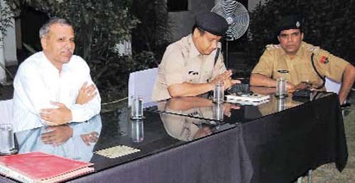 21 सितंबर 2011: तस्वीरों में देखें इंडिया टुडे | पढ़ें: 21 सितंबर 2011: तस्वीरों में देखें इंडिया टुडे | <a style='COLOR: #d71920' href='http://bit.ly/india-today' target='_blank'>पढ़ें: