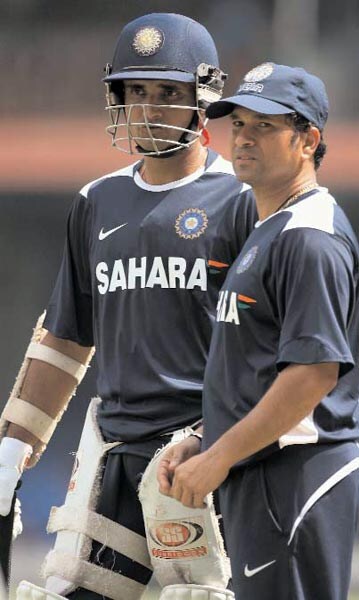 कंट्रोवर्शियली युअर्स: शोएब की किताब के कंट्रोवर्शियली युअर्स: शोएब की किताब के