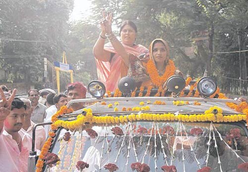 2 नवंबर 2011: देखें इंडिया टुडे का नया अंक | पढ़ें इंडिया 2 नवंबर 2011: देखें इंडिया टुडे का नया अंक | <a style='COLOR: #d71920' href='http://bit.ly/indiatoday-hindi-section' target='_blank'>पढ़ें इंडिया