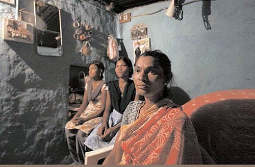 9 नवंबर 2011:तस्वीरों में देखें इंडिया टुडे | पढ़ें 9 नवंबर 2011:तस्वीरों में देखें इंडिया टुडे | <a style='COLOR: #d71920' href='http://bit.ly/indiatoday-hindi-section' target='_blank'>पढ़ें