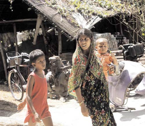 12 अक्‍टूबर 2011: देखें इंडिया टुडे का नया अंक | <a style='COLOR: #d71920' href='http://bit.ly/indiatoday-hindi-section'