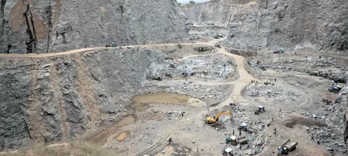 खनन माफियाओं का काला खनन माफियाओं का काला