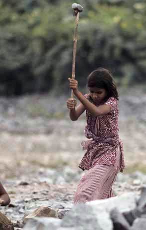 खनन माफियाओं का काला खनन माफियाओं का काला