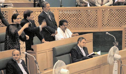 19 अक्टूबर 2011: इंडिया टुडे का नया अंक | पढ़ें इंडिया 19 अक्टूबर 2011: इंडिया टुडे का नया अंक | <a style='COLOR: #d71920' href='http://bit.ly/indiatoday-hindi-section' target='_blank'>पढ़ें इंडिया