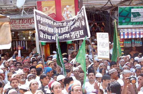 12 अक्‍टूबर 2011: देखें इंडिया टुडे का नया अंक | <a style='COLOR: #d71920' href='http://bit.ly/indiatoday-hindi-section'